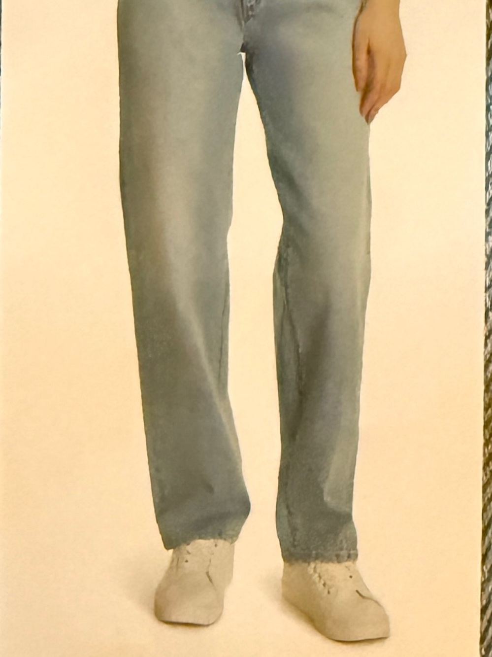 Gloria Vanderbilt High Rise Relaxed Straight Jeans in Light Blue, Size 6